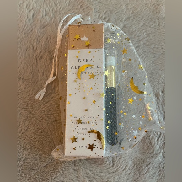 New In Box Bella Lash Cleanser Kit - Picture 1 of 6